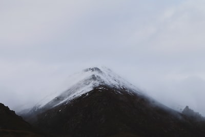 云端雪山